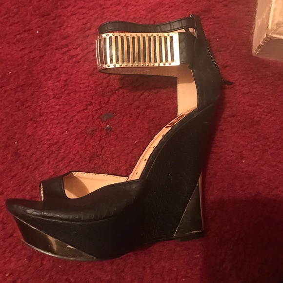 Shoes - Picture 2 of 2